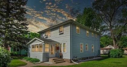 Comfy and Clean 1 BR Apt, Quiet, Safe Family Neighborhood Near downtown Mpls,