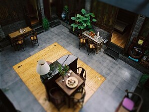 Classic-Studio, Balkon, Stadtblick | Speisen