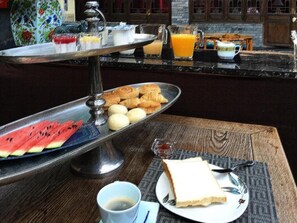 Classic-Studio, Balkon, Stadtblick | Speisen