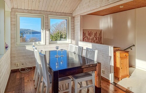 Awesome home in Uddevalla with house sea view