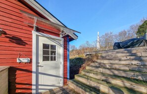 Exterior detail - Awesome home in Uddevalla with house sea view (Uddevalla)