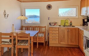 Fridge, microwave, oven, stovetop - Awesome home in Uddevalla with house sea view (Uddevalla)