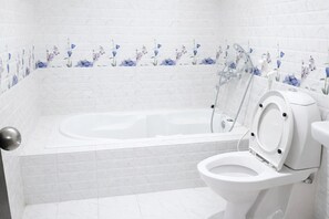 Studio Suite Deluxe, ban công | Phòng tắm