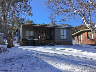 Cosy Cottage at Anglers Reach close to Lake Eucumbene and Selwyn Snow Resort