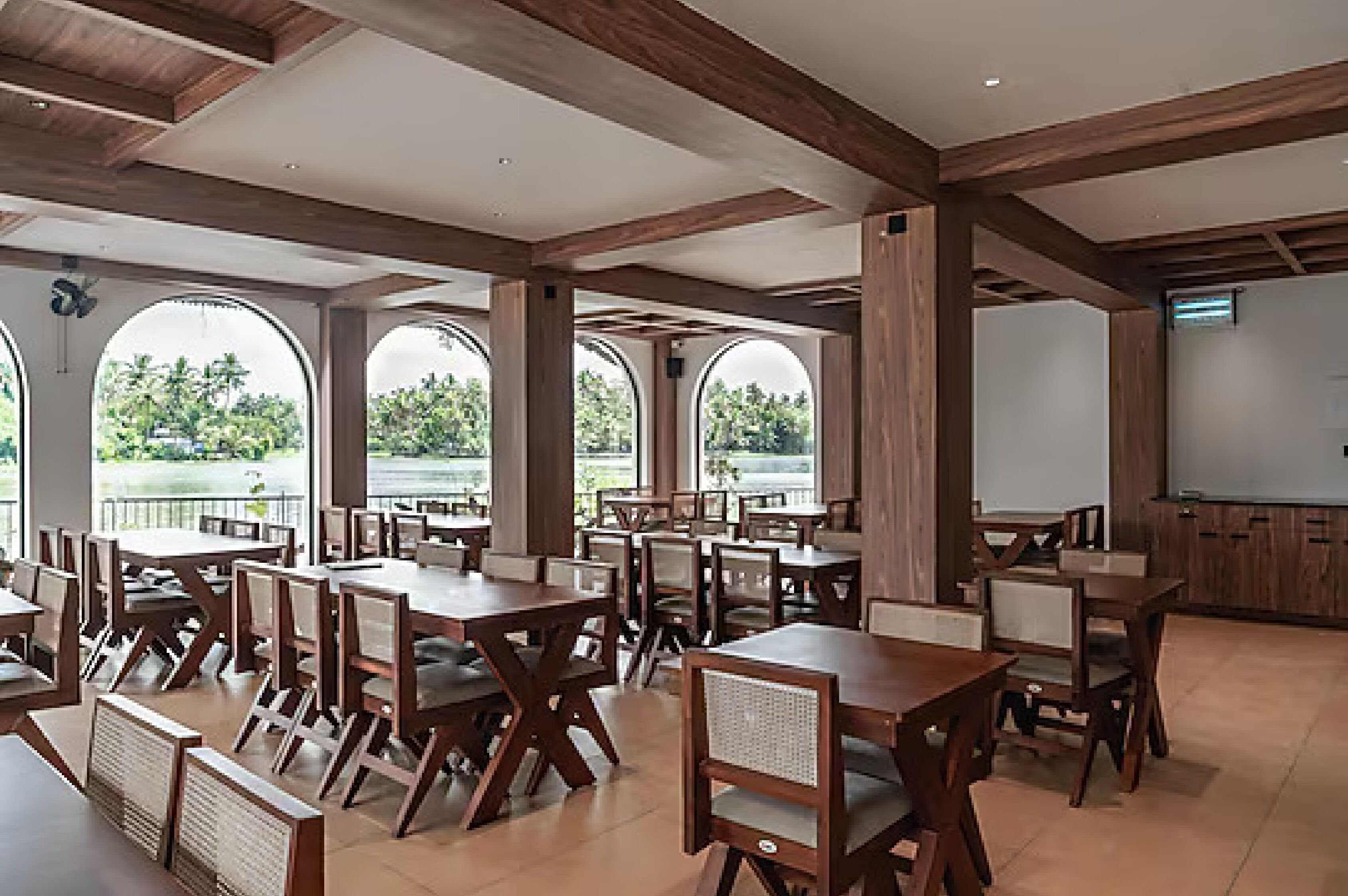 Luxury Suite | Dining