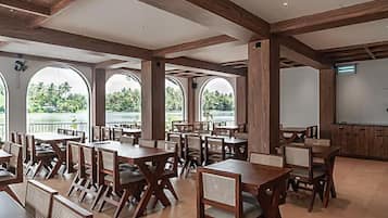 Luxury Suite | Dining