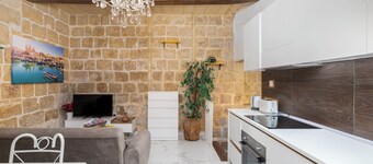 Chic Comfy 1BR Maisonette Valletta Area