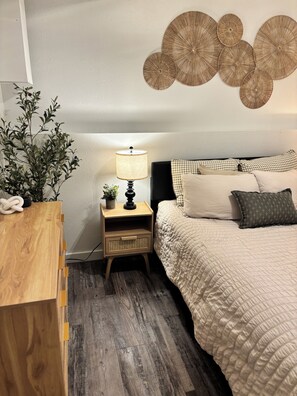 Room - Fantastic 1-bedroom townhome in Spokane perfect for your getaway (Spokane)