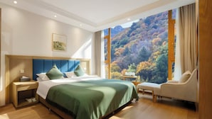 Executive Studio Suite, Hill View