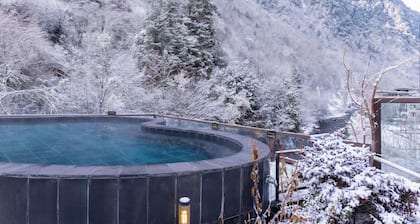 Lixian Bipeng Shiguang Hot Spring Hotel
