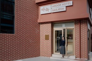 Exterior detail - Anook Hotel Seonhwa (Jung-gu)