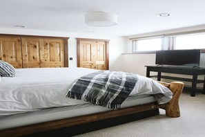 Room - Fabulous Home on 5 Acres, Hot Tub w/Mountain Views and Exceptional Sledding Hill (Fraser)