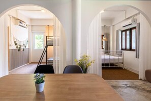 클래식 스튜디오, 발코니, 시내 전망