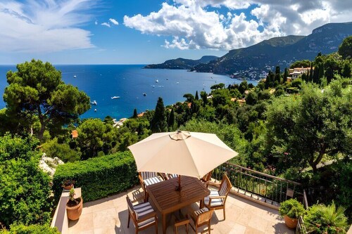 Spacious Estate in Saint-Jean-Cap-Ferrat with Phenomenal Ocean View