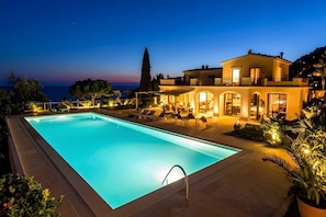Pool - Spacious Estate in Saint-Jean-Cap-Ferrat with Phenomenal Ocean View (Saint-Jean-Cap-Ferrat)