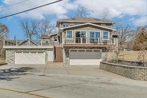 Exterior - Steps to Cedar Lake! Group Getaway w/ Game Room (Cedar Lake)