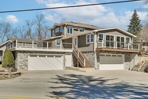 Exterior - Steps to Cedar Lake! Group Getaway w/ Game Room (Cedar Lake)