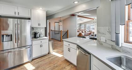 Steps to Cedar Lake! Group Getaway w/ Game Room