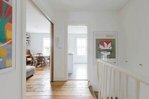 Interior - Serene 1BD by London Fields and Victoria Park (Greater London)