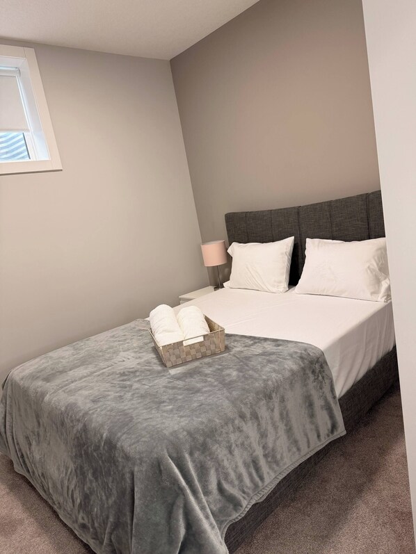 House, 2 Bedrooms, Smoking | 2 bedrooms - Cozy and Comfortable (Calgary)