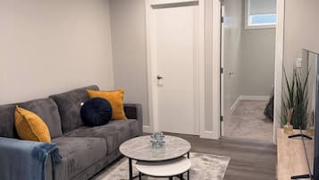 House, 2 Bedrooms, Smoking | Living room