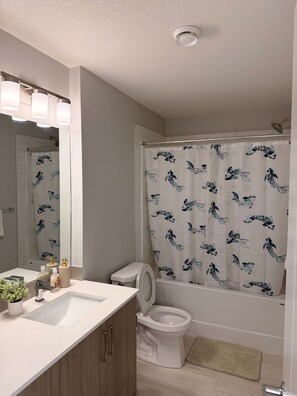 House, 2 Bedrooms, Smoking | Bathroom - Cozy and Comfortable (Calgary)