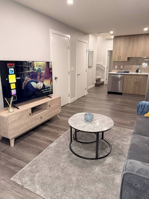 House, 2 Bedrooms, Smoking | Living room - Cozy and Comfortable (Calgary)