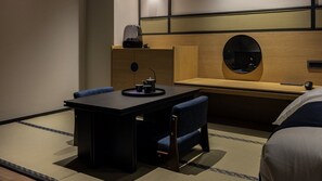 Signature-Zimmer | Individuell dekoriert, individuell eingerichtet, Schreibtisch
