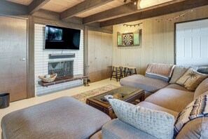 TV, fireplace, video games, books - Sequim Shoreline Retreat w/ 2 Decks: Dogs Welcome! (Sequim)