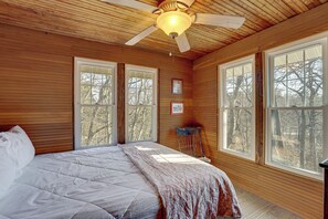 Room - Walk to Beach! Serene Lake Michigan Home w/ Deck (Grand Haven)