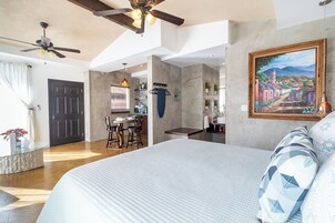 Minibar, wifi gratis y ropa de cama 