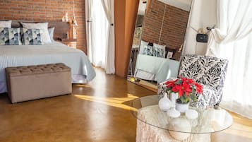 Standard Apartment, Garden View | Living area