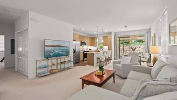House (3 Bedrooms) | Living area | 43-inch flat-screen TV with cable channels