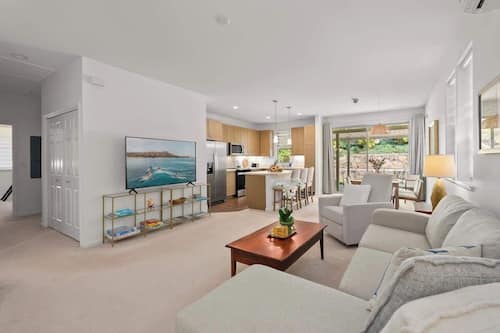 House (3 Bedrooms) | Living area | 43-inch flat-screen TV with cable channels