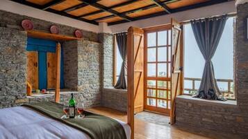 Royal Suite | In-room safe, desk, soundproofing, iron/ironing board
