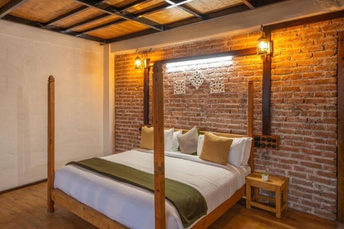 Deluxe Double Room | Peti besi dalam bilik, meja, kalis bunyi, seterika/papan seterika 