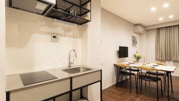 Classic Triple Room | Private kitchen