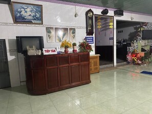 Estudio básico, balcón, vista a la ciudad | Lobby