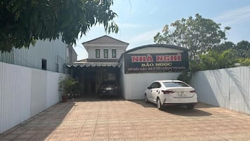 Basic Studio, Balcony, City View | Property grounds