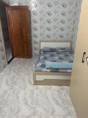 Estudio básico, balcón, vista a la ciudad