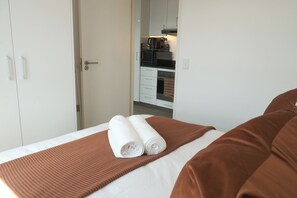 1 slaapkamer, een strijkplank/strijkijzer, wifi, beddengoed