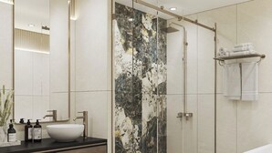Un baño moderno con un espejo grande, un lavabo sobre encimera, una ducha a ras de suelo y una bañera.