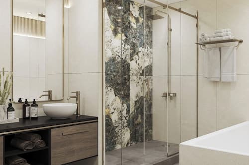 Deluxe kamer, 1 twee- of 2 eenpersoonsbedden | Badkamer | Gratis toiletartikelen, een haardroger, pantoffels, handdoeken