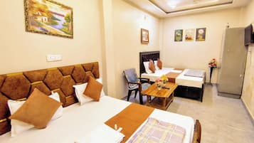Hypo-allergenic bedding, desk, soundproofing, free WiFi