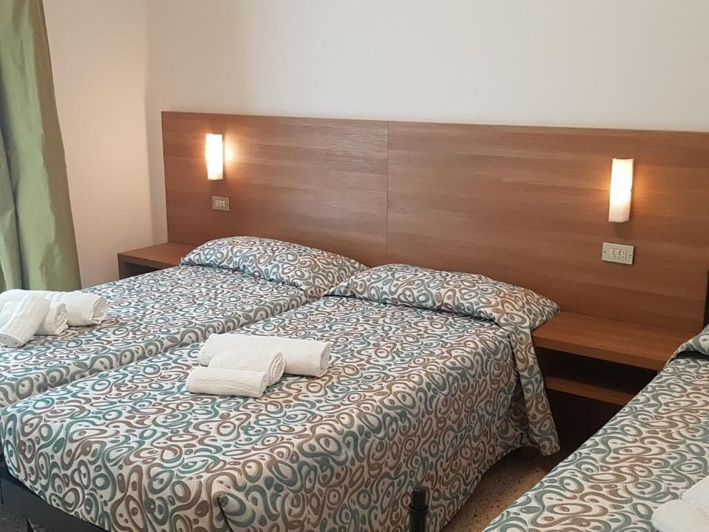 Quadrupla Comfort, balcone | Una cassaforte in camera, una scrivania, Wi-Fi gratuito