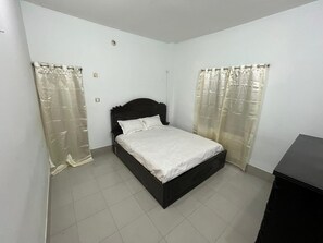 4 bedrooms, internet, bed sheets