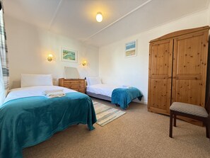 2 chambres, fer et planche à repasser, Wi-Fi gratuit, draps fournis