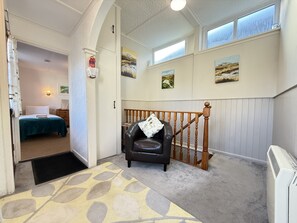 2 bedrooms, iron/ironing board, free WiFi, bed sheets - Granny's in St Ives - close to Harbour, Porthgwidden and Porthmeor beaches (St Ives)
