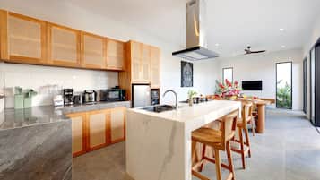 Basic Villa, Ocean View | Private kitchen