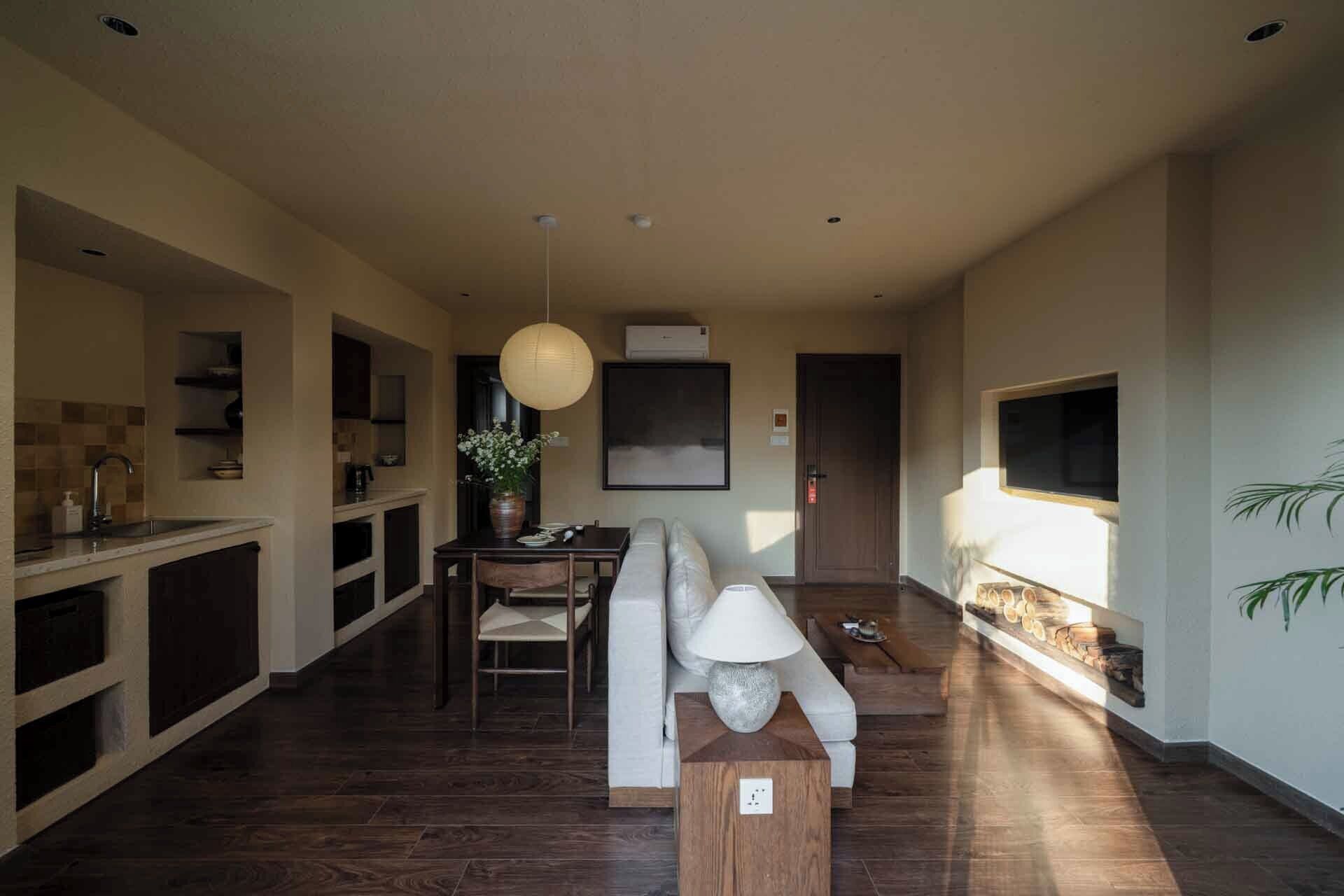 Habitación individual panorámica, 1 cama de matrimonio grande, patio, vistas a la ciudad | Zona de estar